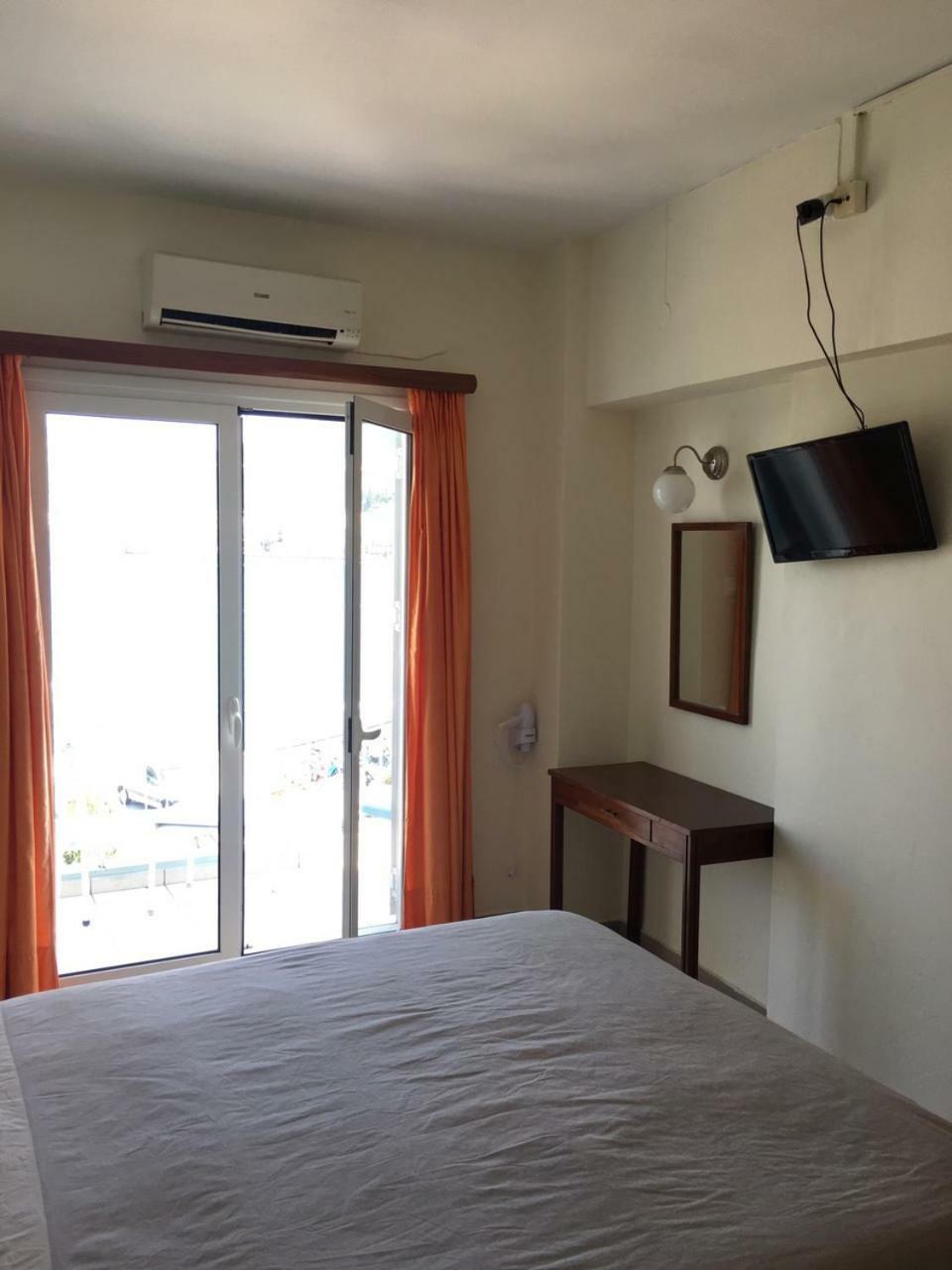 Hotel Papasotiriou Galatás エクステリア 写真