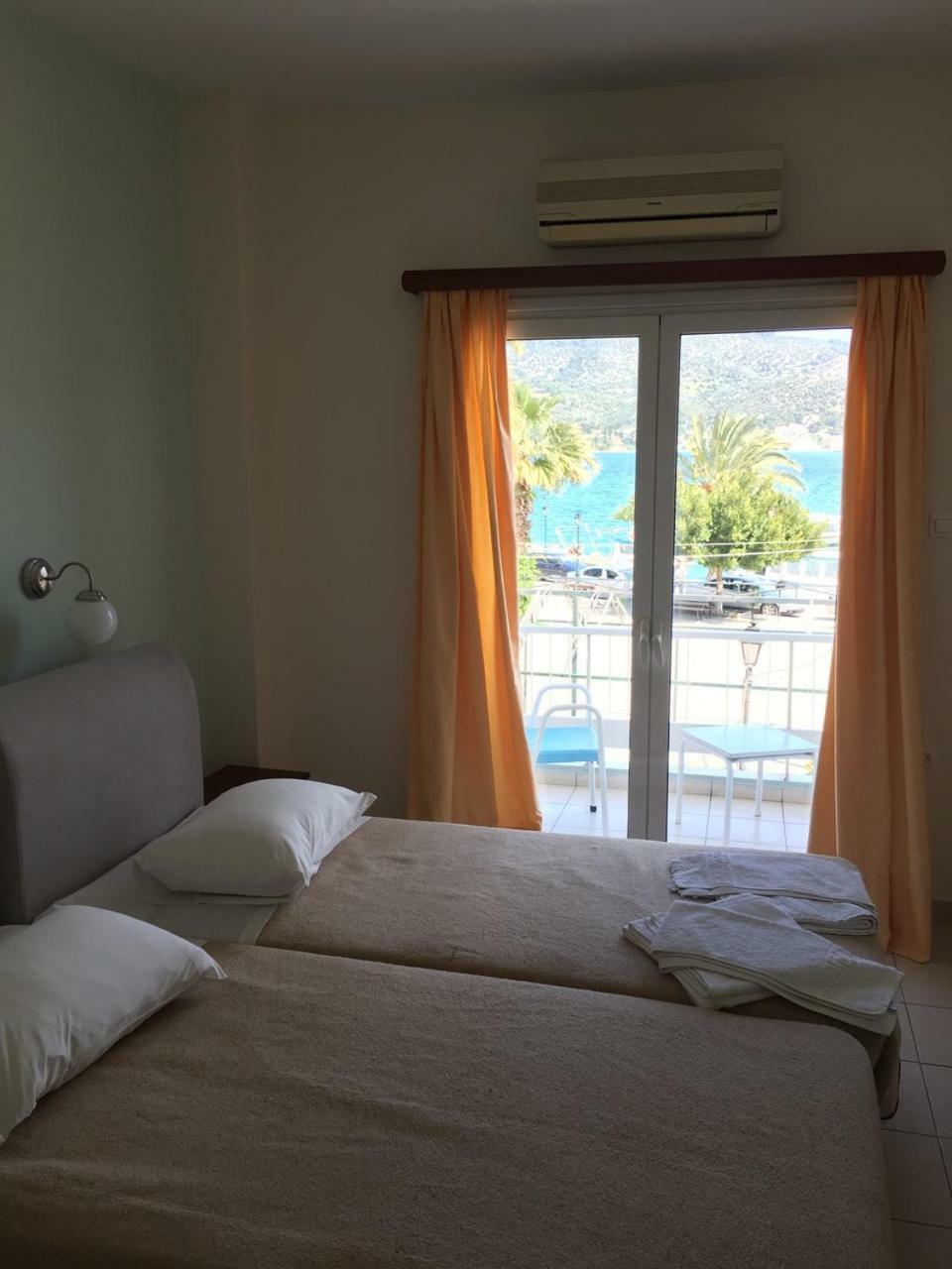 Hotel Papasotiriou Galatás エクステリア 写真