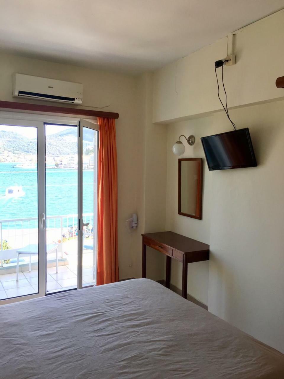 Hotel Papasotiriou Galatás エクステリア 写真