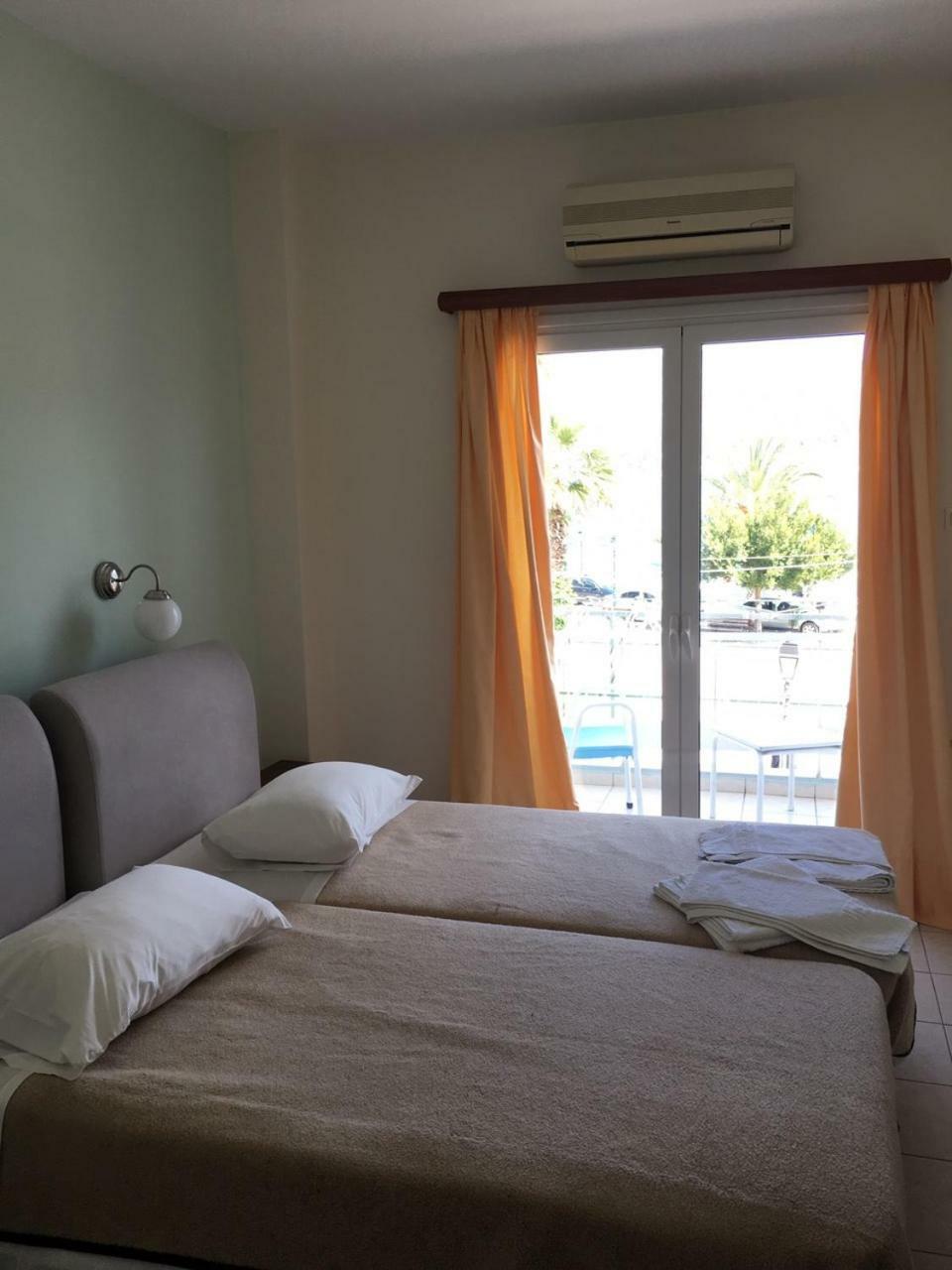 Hotel Papasotiriou Galatás エクステリア 写真