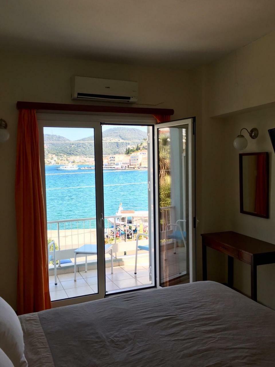 Hotel Papasotiriou Galatás エクステリア 写真
