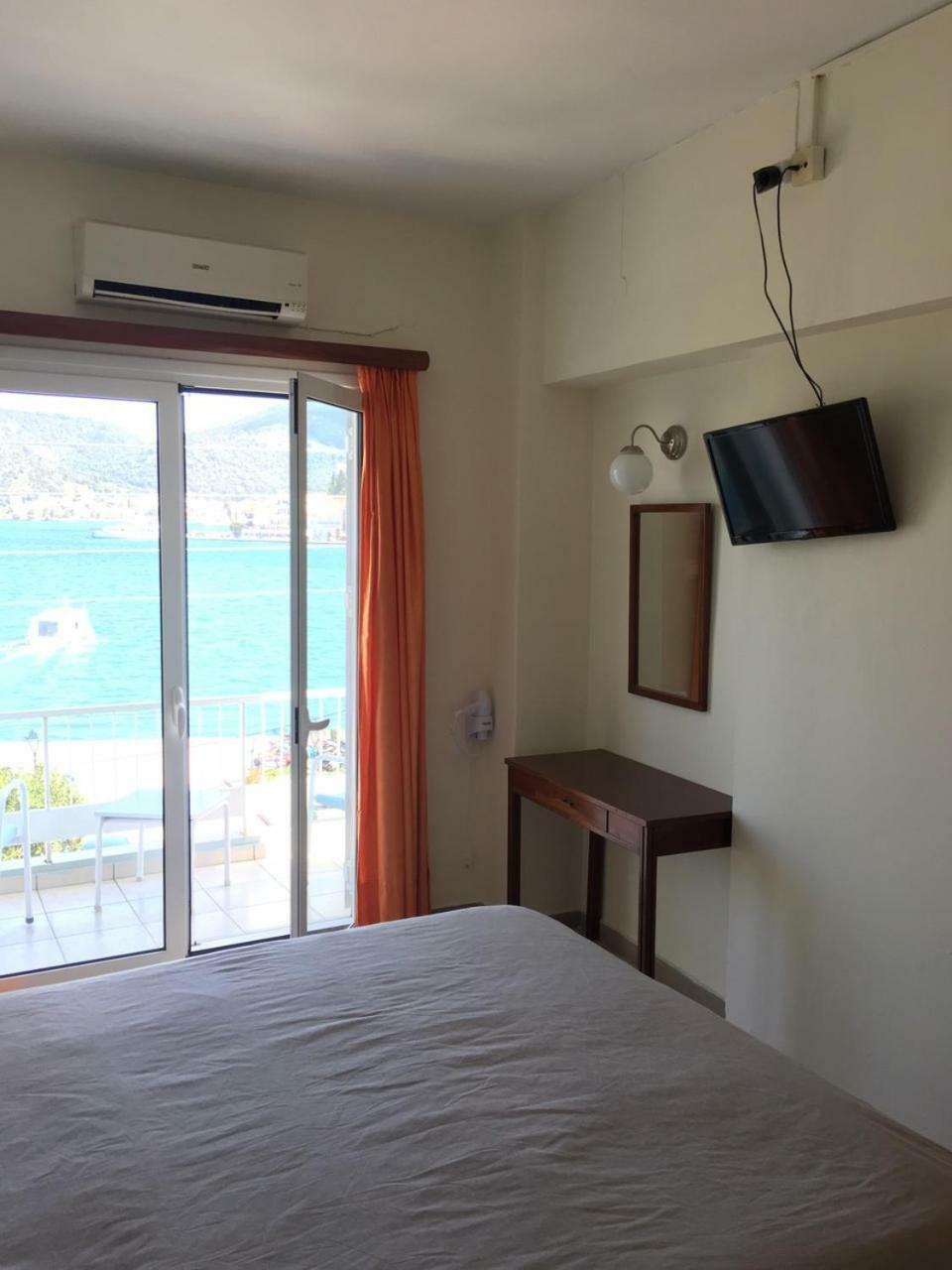 Hotel Papasotiriou Galatás エクステリア 写真