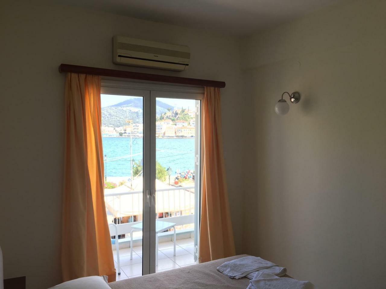 Hotel Papasotiriou Galatás エクステリア 写真