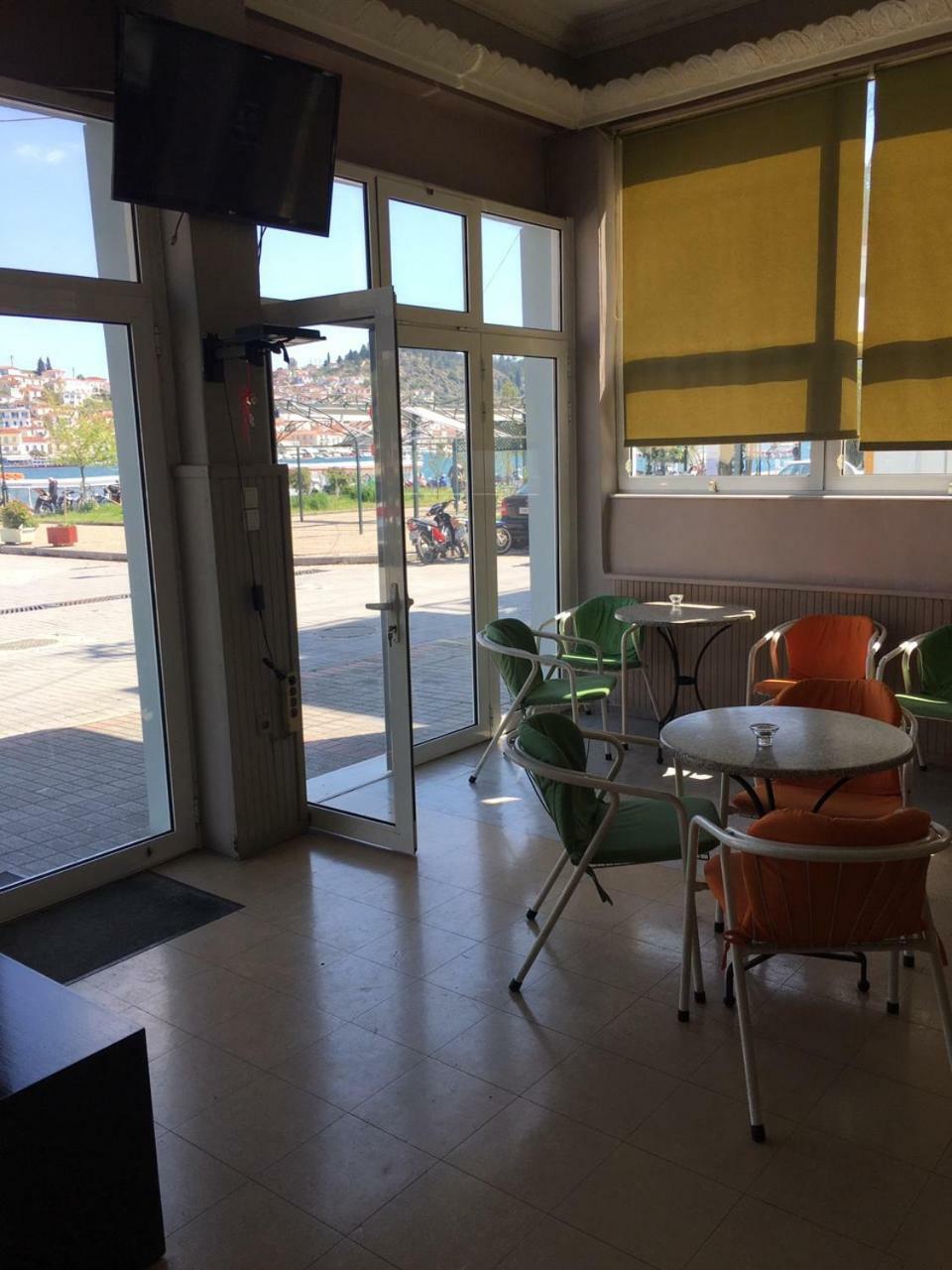 Hotel Papasotiriou Galatás エクステリア 写真