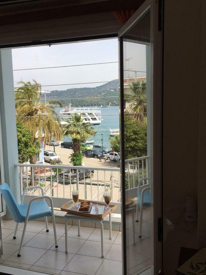Hotel Papasotiriou Galatás エクステリア 写真